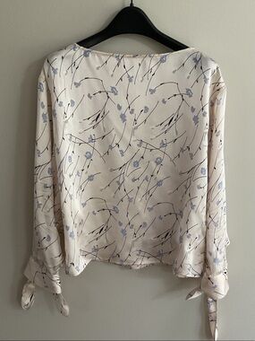 Club Monaco Silk Floral Tie-Sleeve Blouse – Ivory Blue Print XS